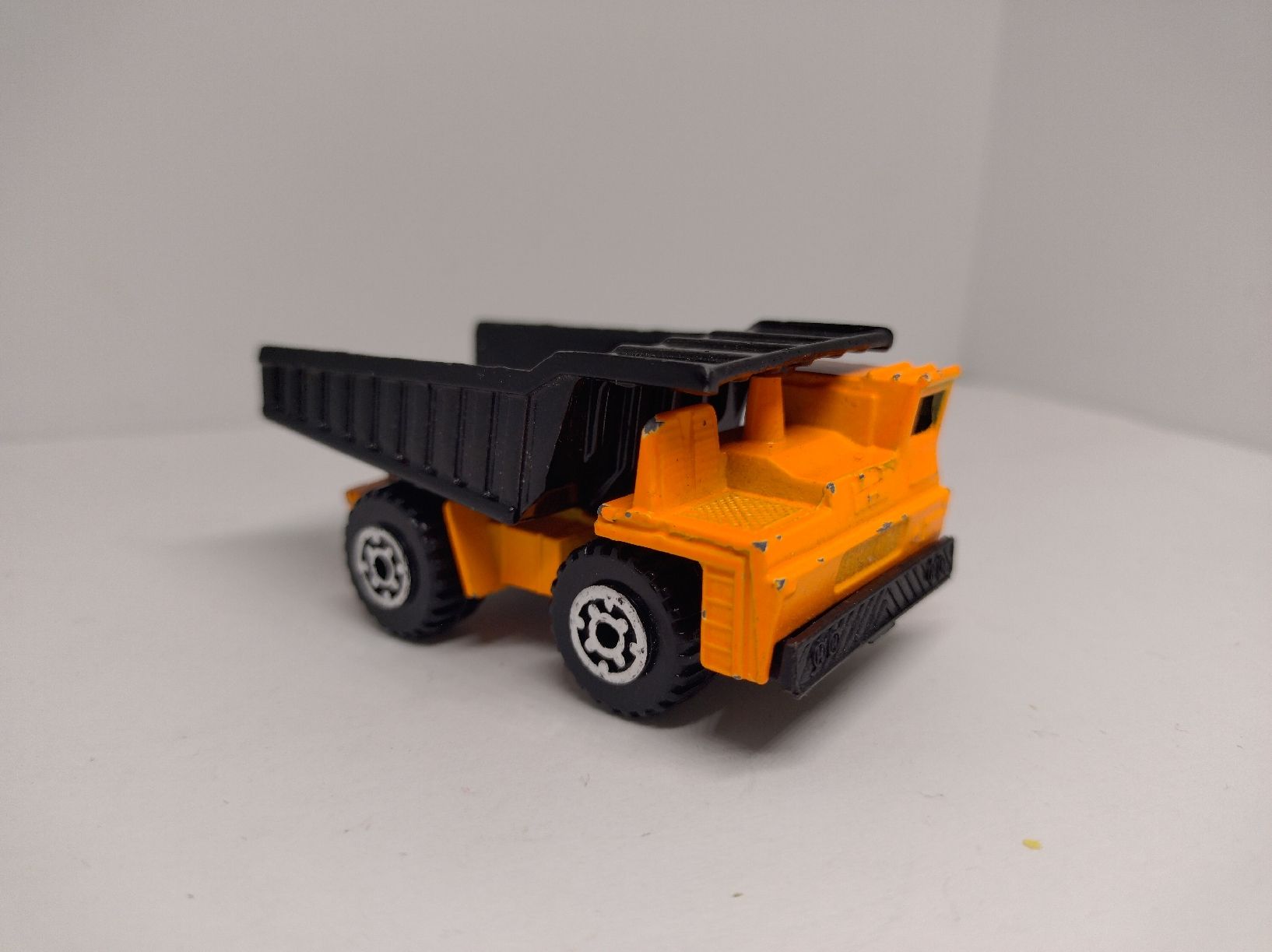 Matchbox Modellini d'auto: Matchbox, Dump Truck 1/140 – Usato da La Chaux-de-Fonds venduto da Pierrot8404
