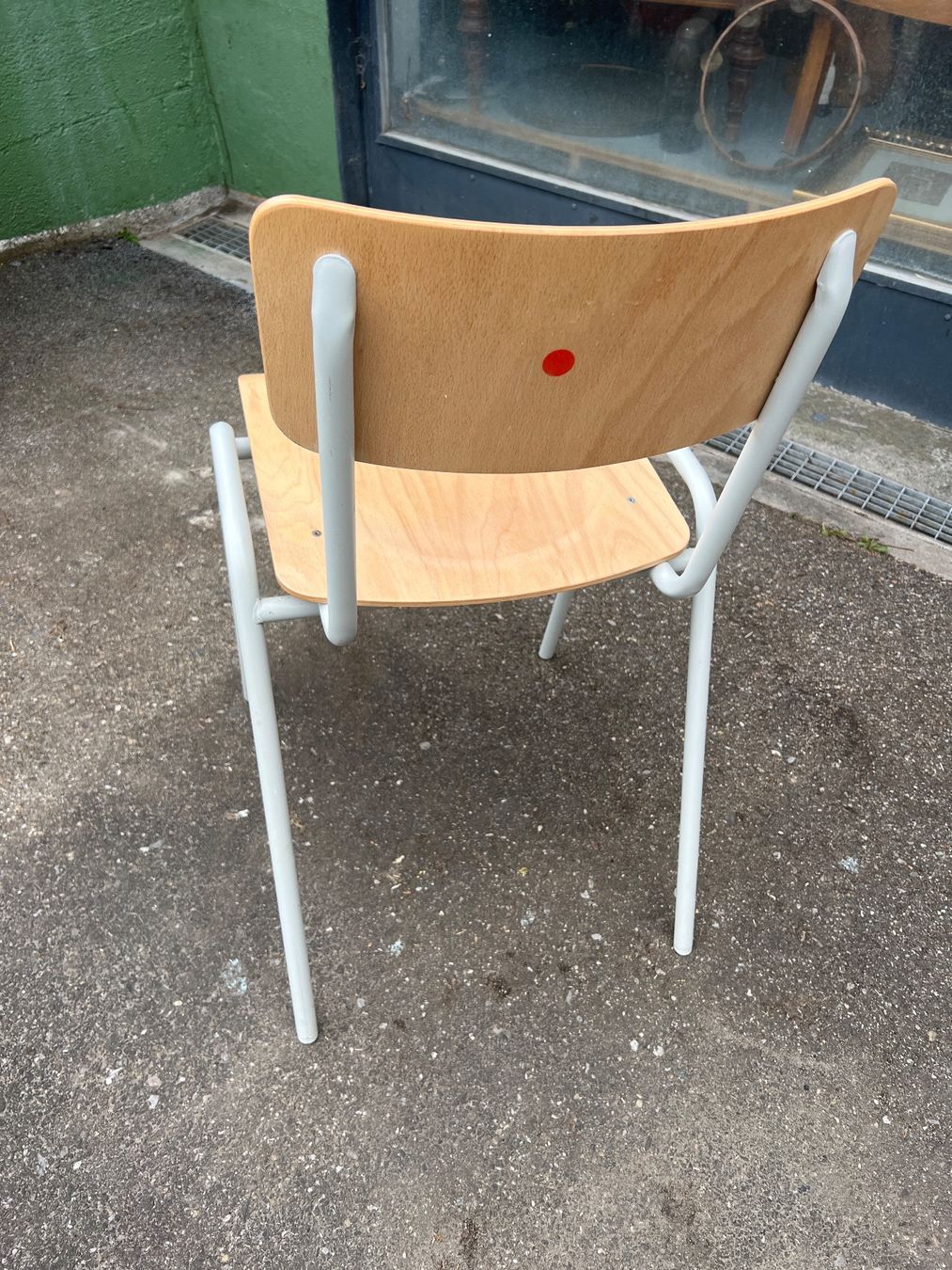 Chaises: Staphelstuhl Old skool design – D'occasion à Egg b. Zürich par SwissTradingAgency 1