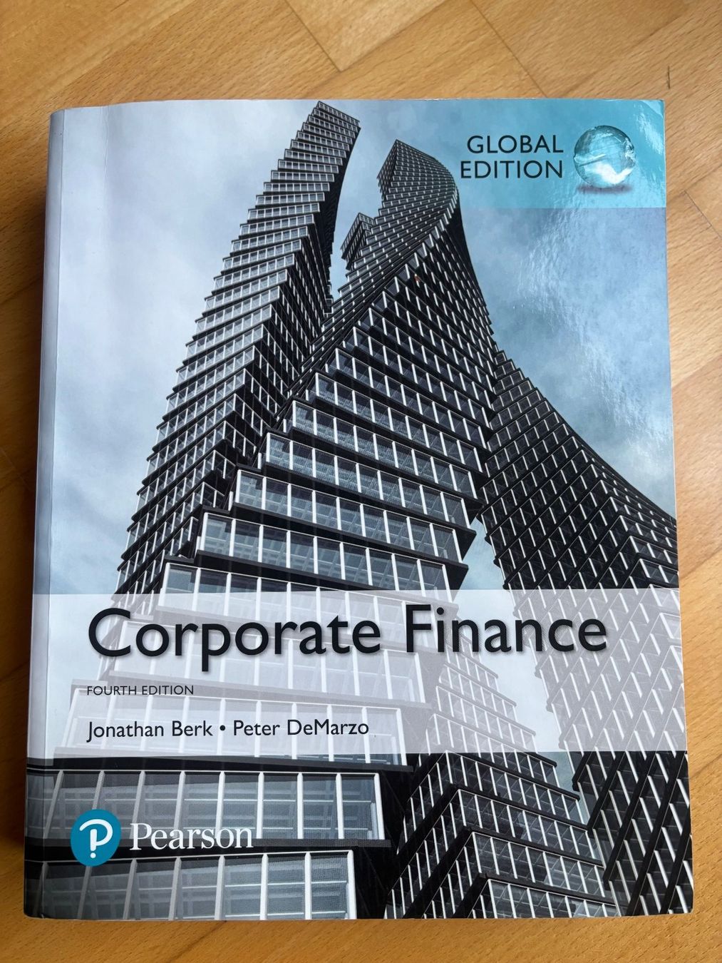 Bücher: Corporate Finance Global Edition Pearson - MBA class book – Gebraucht aus Villars-sur-Glâne von Swim_bike_run 1