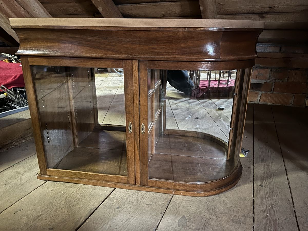 Vetrine: antike vitrine mit gerundetem glas – Usato da Lengnau BE venduto da Meij