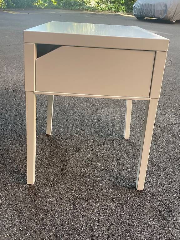 Ikea Tables de nuit: Ikea selje nachttisch – D'occasion à Dübendorf par Aber_trotzdem