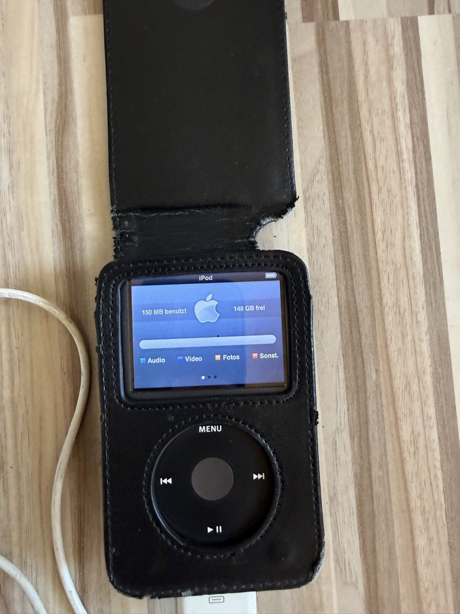 Apple Tragbarer Mediaplayer: Apple iPod Classic 160GB  mit Ladekabel – Gebraucht aus Dielsdorf von bambus1 3