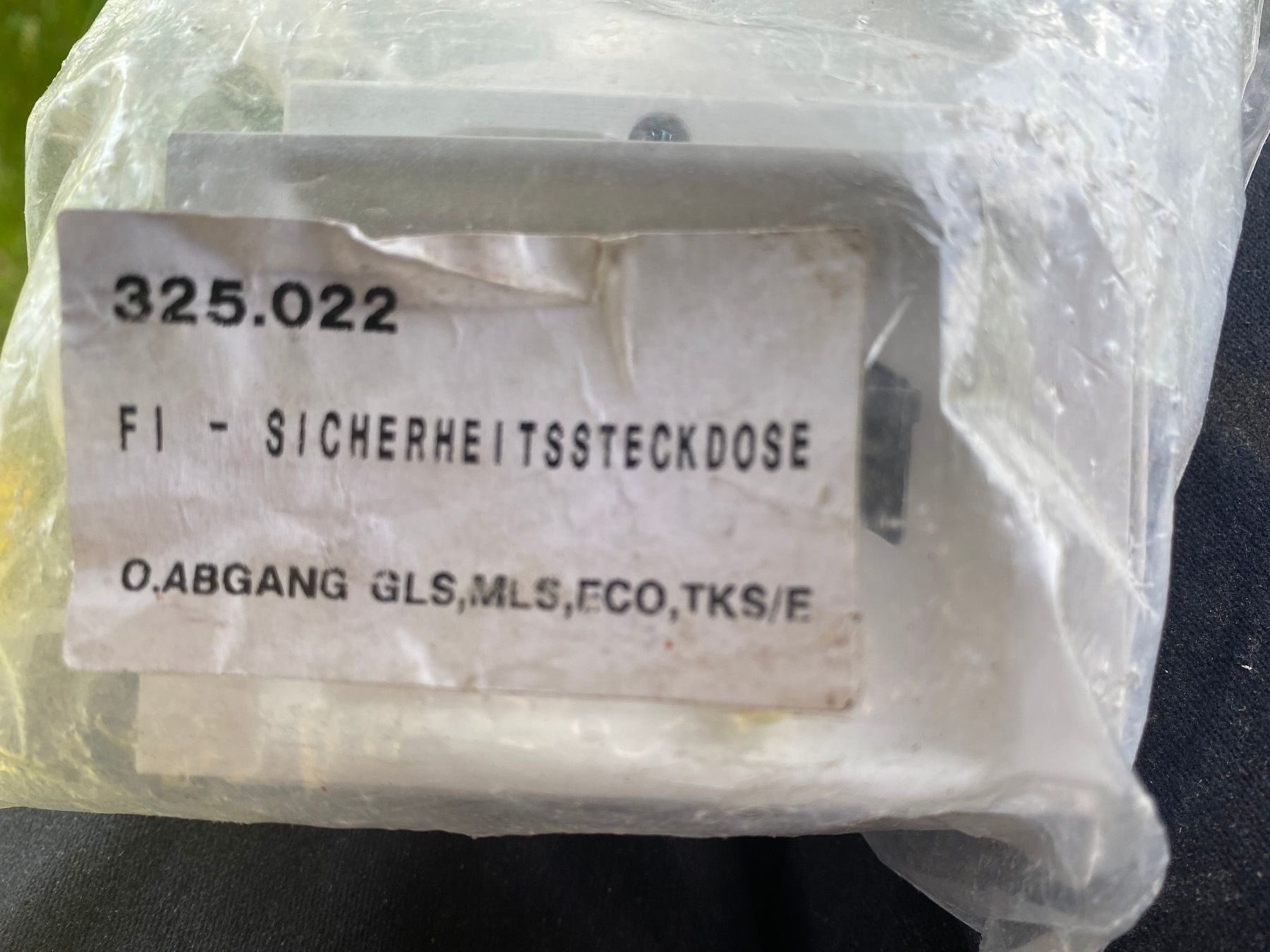 Spine: Elektro Teile Dosen etc.. – Usato da Wattwil venduto da Hoelzig 2