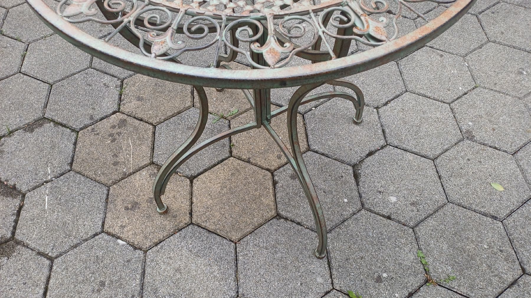 Set di tavolo e panche: Schöner Gartentisch mit Stühlen – Usato da Flawil venduto da Pinkmalibu 6