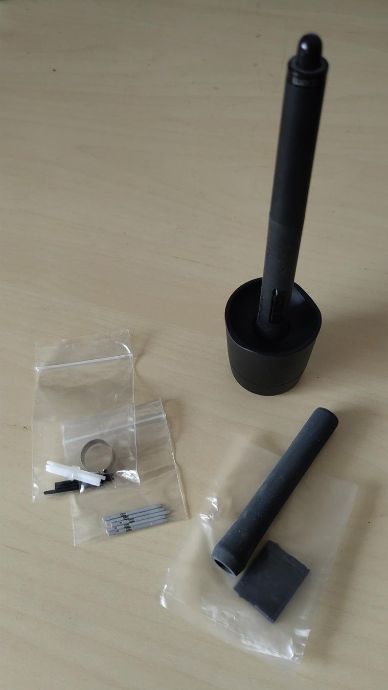 Wacom Tablet PC: WACOM Intuos Pro M Grafiktablett PTH-651 für Win oder Mac – Usato da Bern venduto da Garagesale3000 2