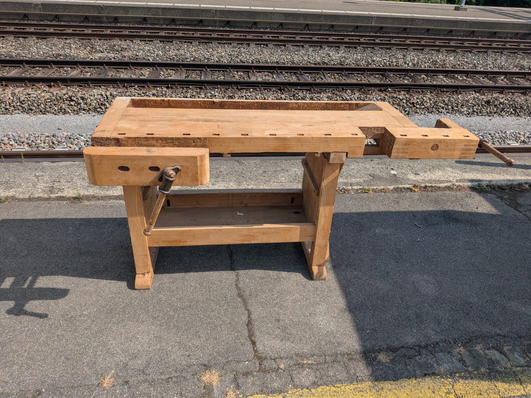 Werkbänke: Massivholz-Werkbank - 2 Spanner - Ref. 07/28 – Gebraucht aus Au ZH von BrockiAu 2