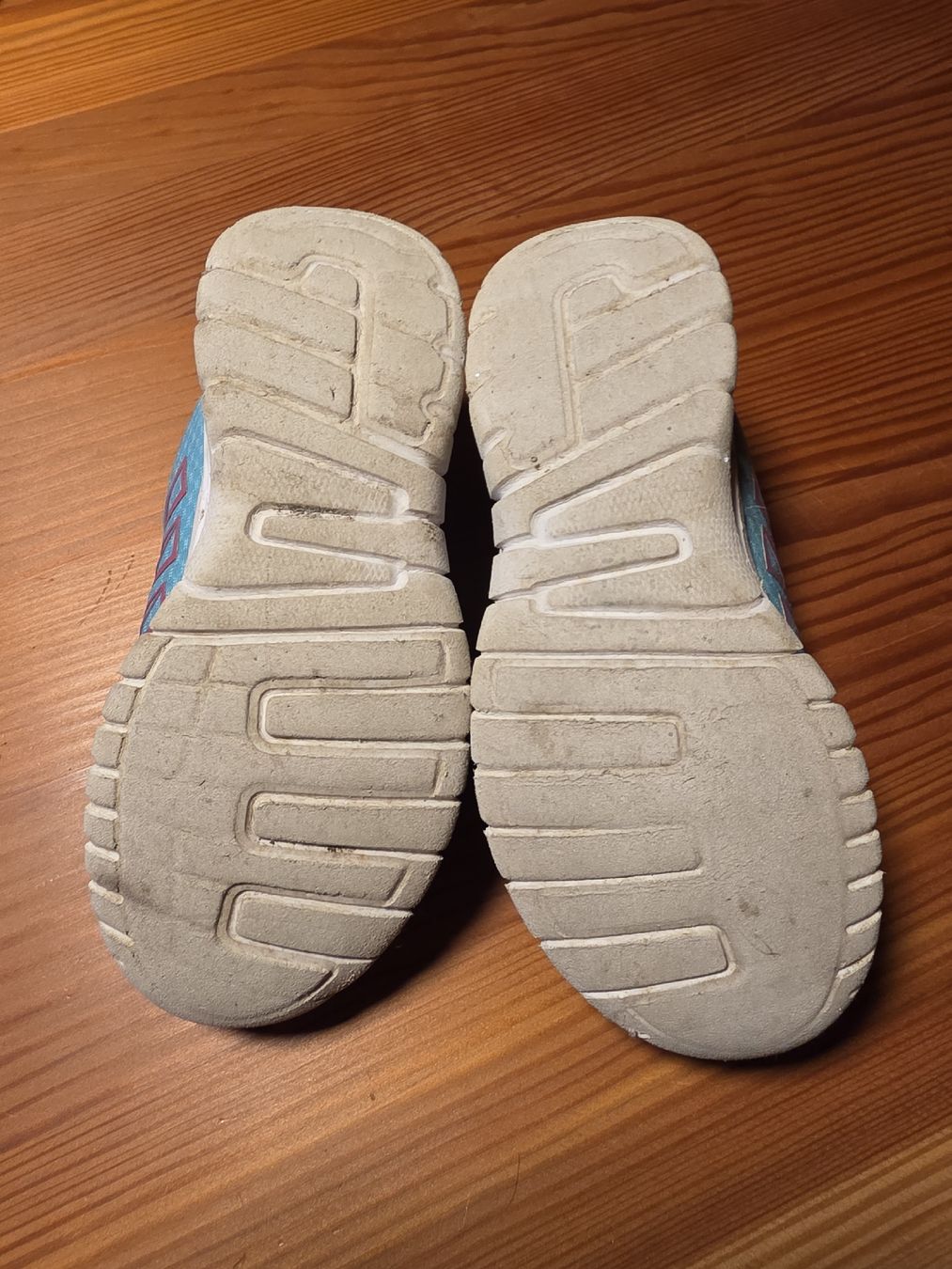 Schuhe für Mädchen: Turnschuhe Grösse 32 – Gebraucht aus Grünenmatt von ras_7ksp 2