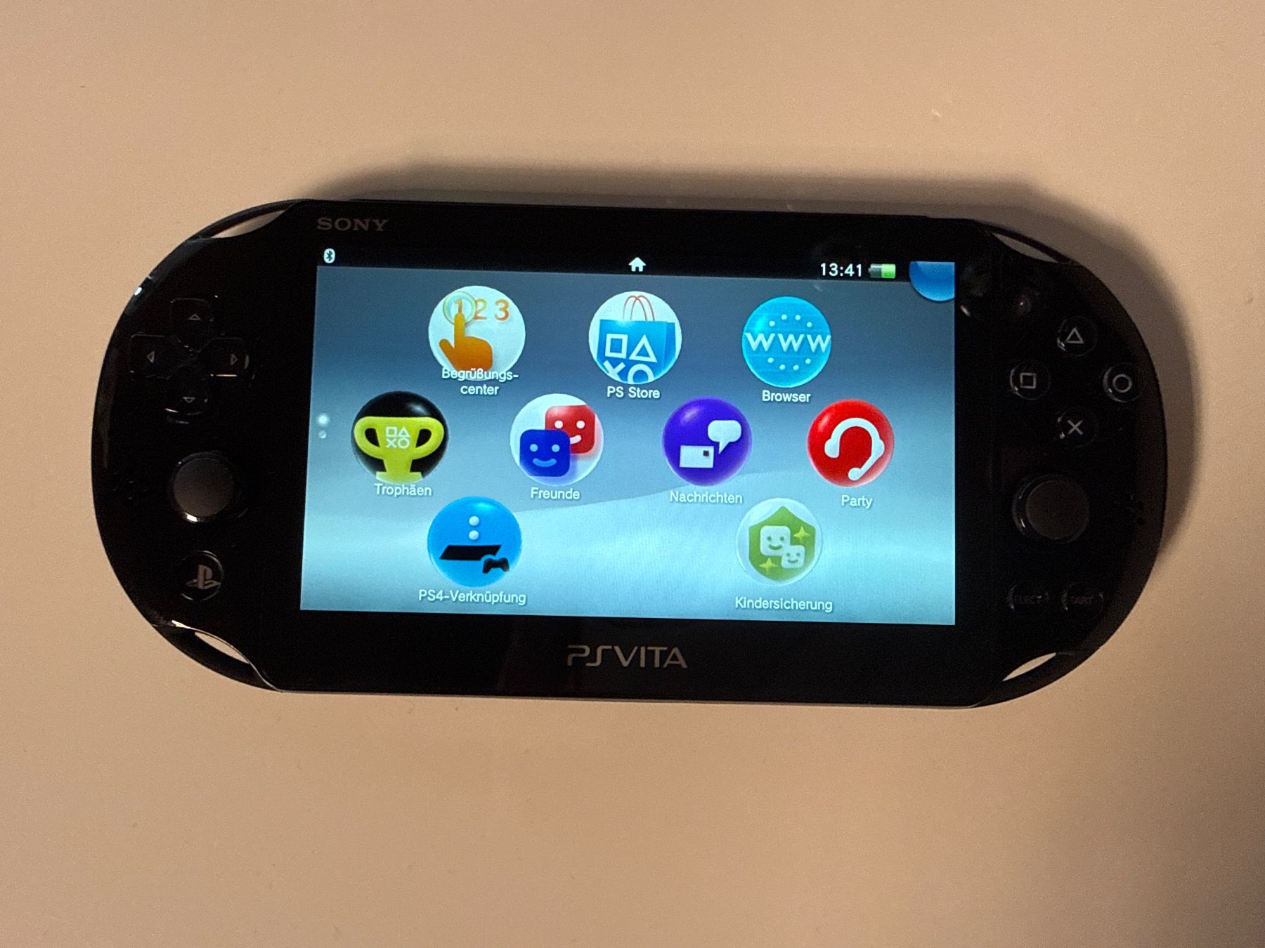 Sony Console: Sony PS Vita, Model PCH-2004 mit Ladekabel – Usato da Niederbipp venduto da nbf_qy2d 6