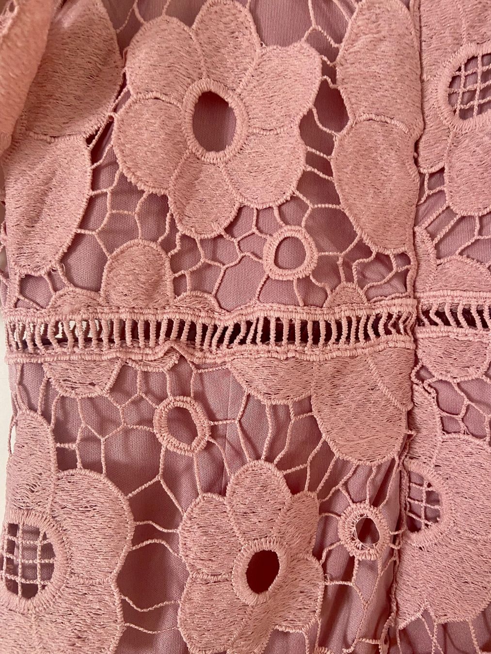 Kleider: Elegantes, rosa Spitzenkleid – Gebraucht aus Widnau von Imani 3