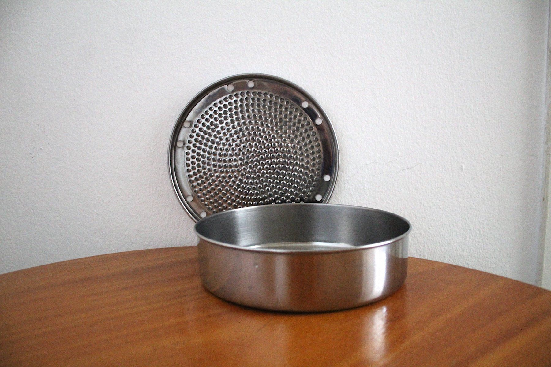Elettrodomestici da cucina: Käsereibe mit Schale , verm.Edelstahl – Usato da Locarno venduto da fripui