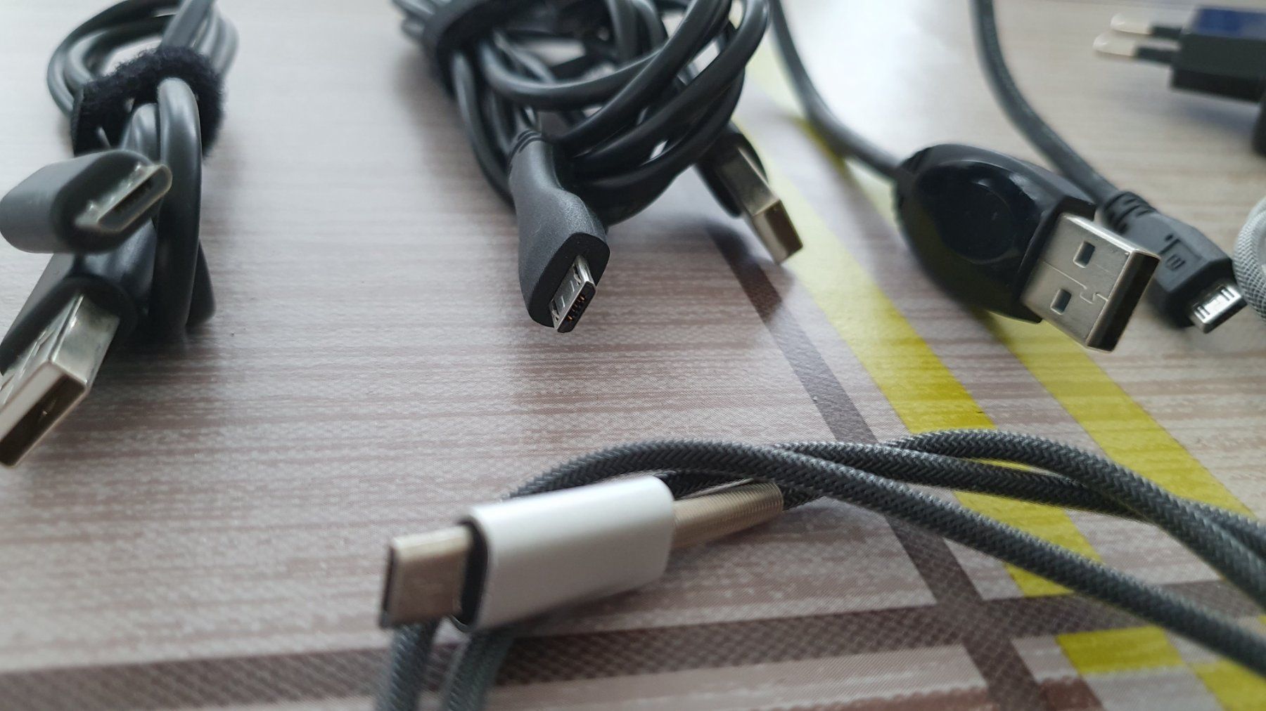 Cavi: Kabel Set - USB / Micro USB & 1 Adapter - Diverse Längen – Usato da Staufen venduto da Fleby84 1