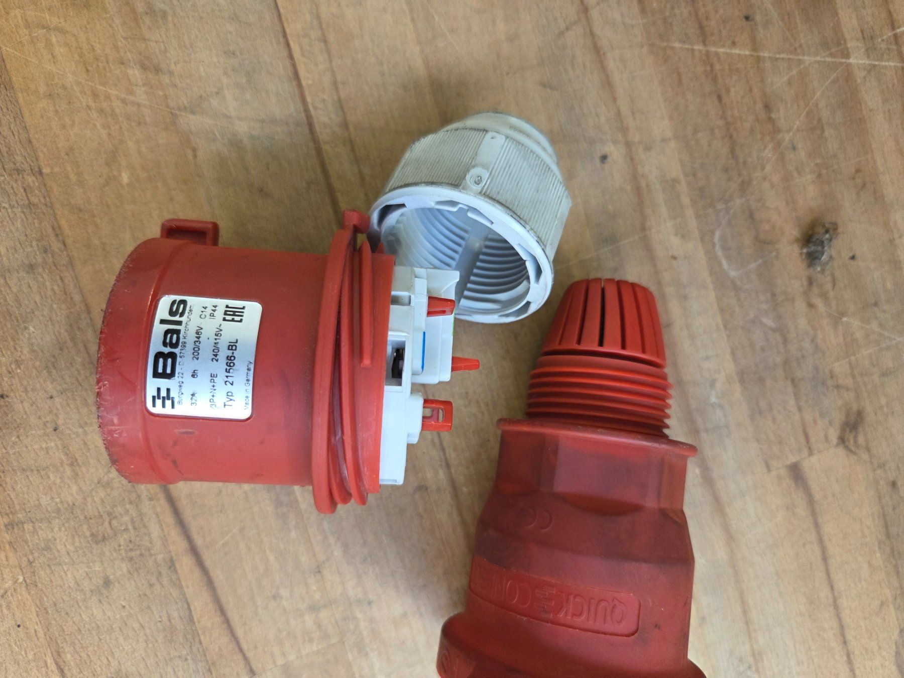 Spine: CEE 32 Stecker 2St. – Usato da Unterschächen venduto da Fixu86 5