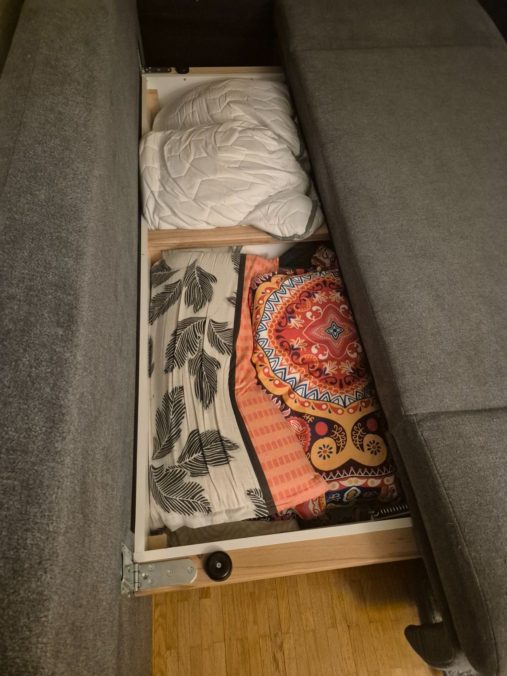 Divani: Sofa grau mit Schlaffunktion und Bettkasten – Usato da Aarau venduto da Freya87 4