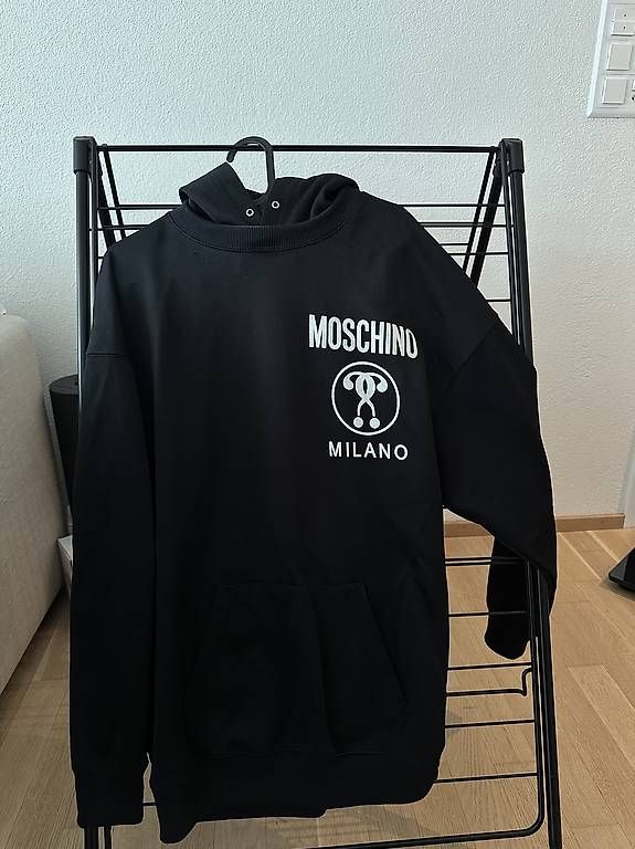 Moschino Pullover & Sweatshirts: Moschino Hoodie – Gebraucht aus Roggwil BE von alsndros