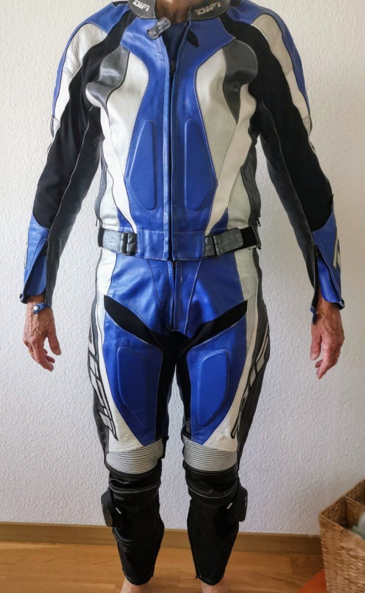Anzüge & Kostüme: Motorradkombi Damen Gr. 36/38 Leder – Gebraucht aus Adliswil von AtinaNeuj