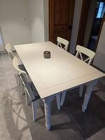 Tisch mit 4 Stühle 