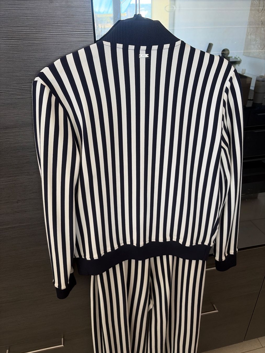 Armani Tute: Armani Exchange 2-teiliges Set | Jumpsuit & Jacke | Gr. S/M – Nuovo (secondo la descrizione) da Wallisellen venduto da Lan_82sz 2