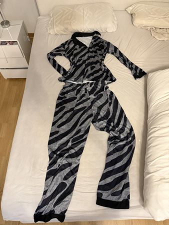 Kuscheliger Zebra-Pyjama, Grösse M