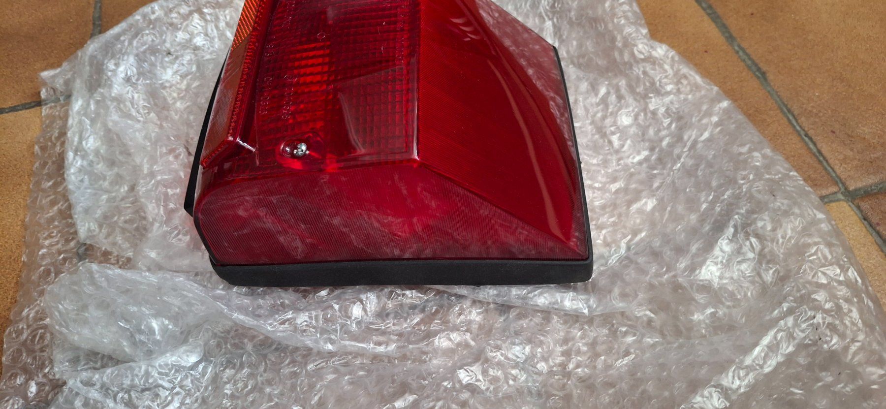 Vespa Toutes les pièces détachées moto: Vespa PX Tail Light – Neuf (Voir description) à Vezia par rob_hz8f 1