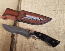 Messer aus Damast und sehr schöner Holzgriff