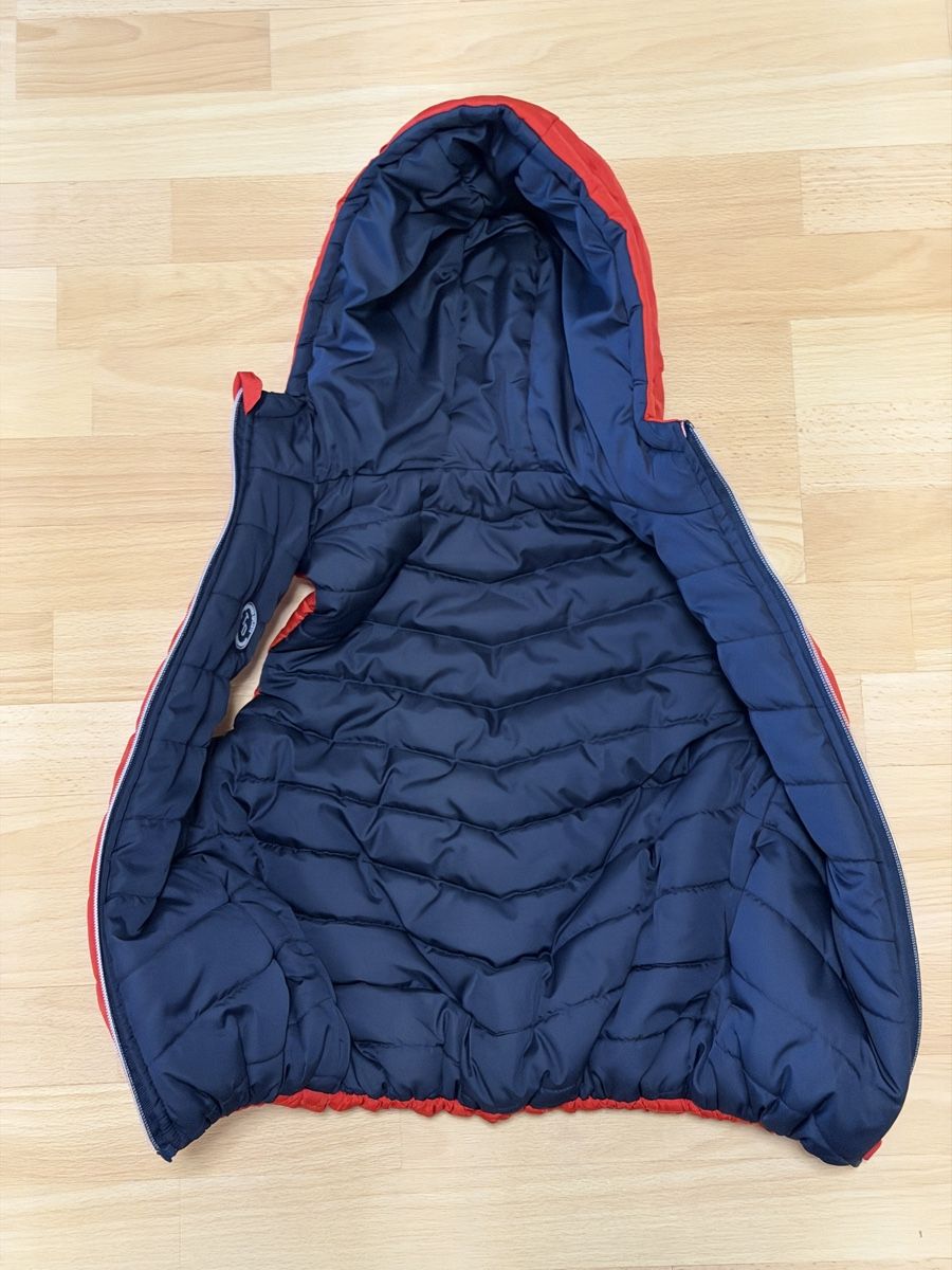 Vestes & Manteaux: Kinder Weste (mit Kapuze) – Neuf (Voir description) à Menzingen par van_wt95 2