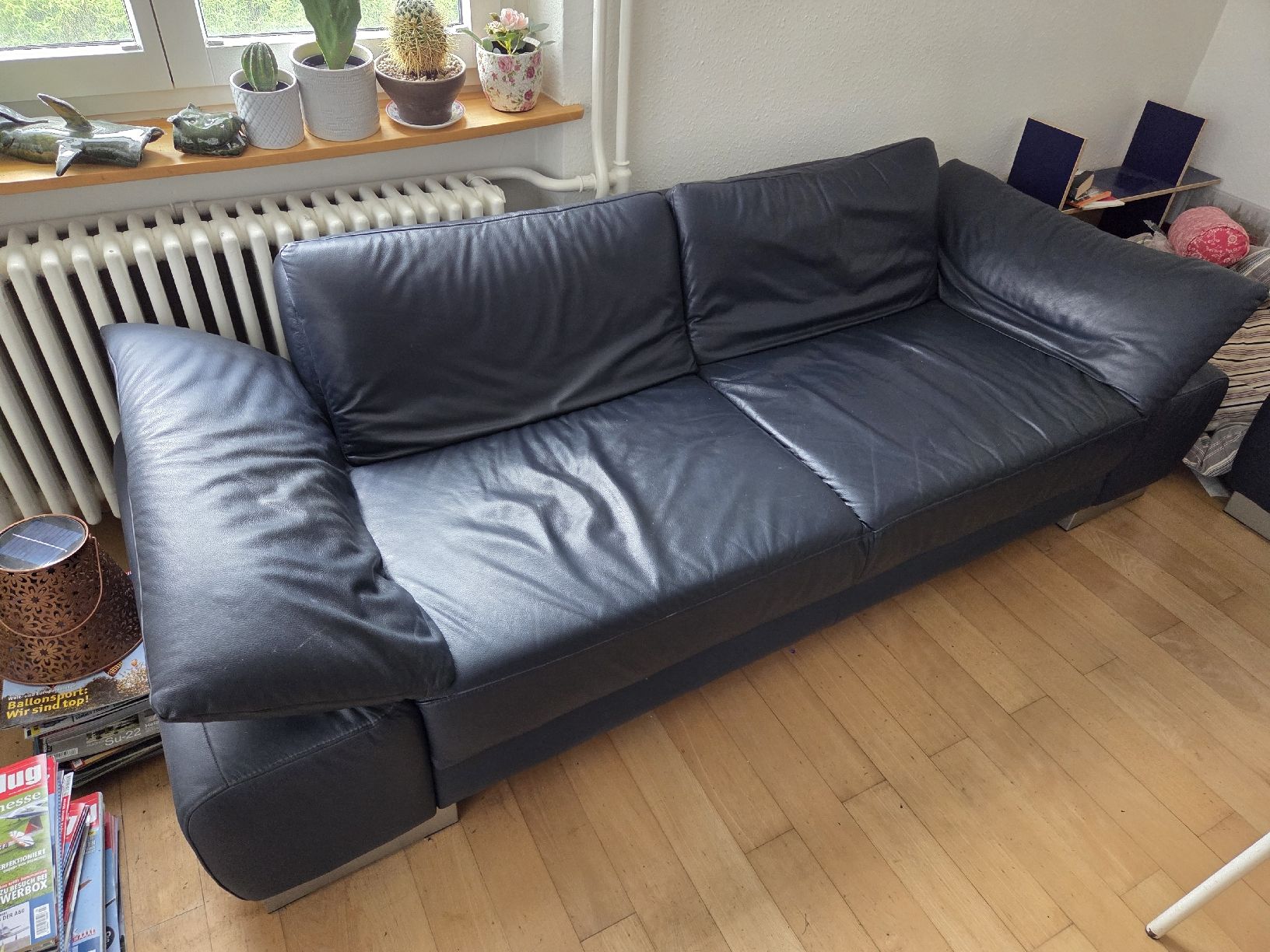 Divani: Dunkelblaues Ledersofa – Usato da Wädenswil venduto da Greatstuff