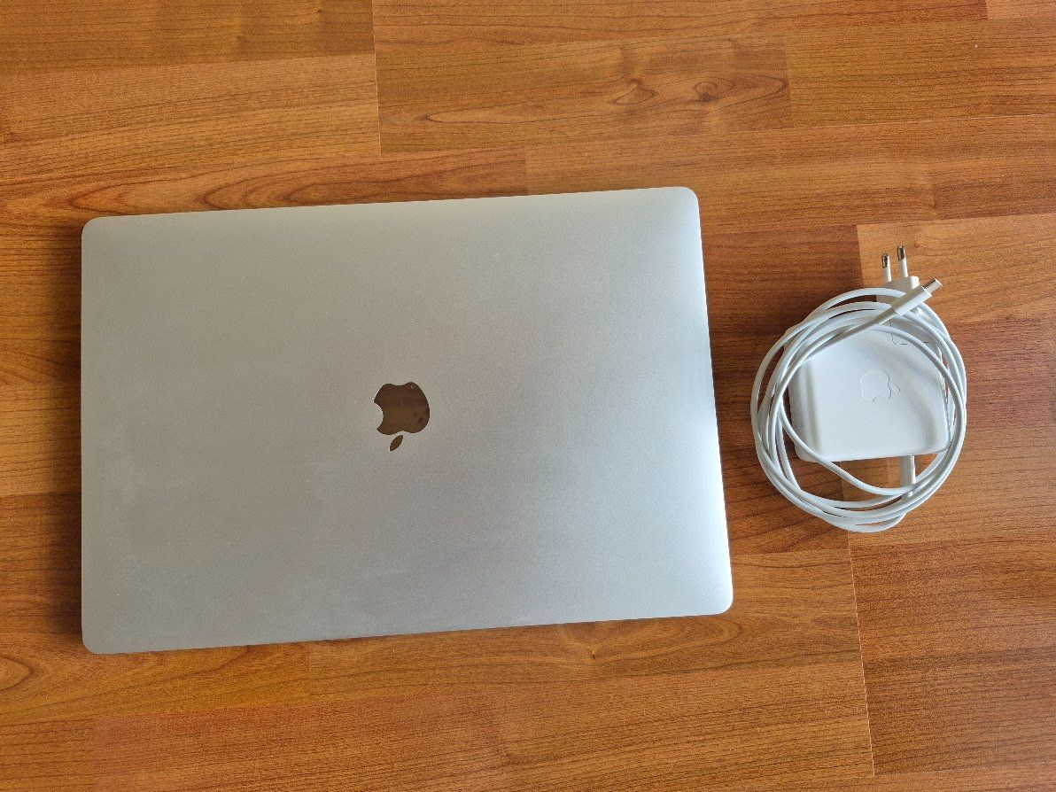 Apple Notebooks: MacBook Pro 16" 2019, 32GB RAM, 512GB SSD, Privacy Filter – Gebraucht aus Goldswil von 3377 1