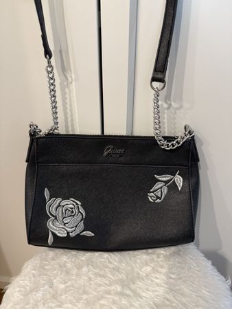 Sac Guess noir à fleurs argenté