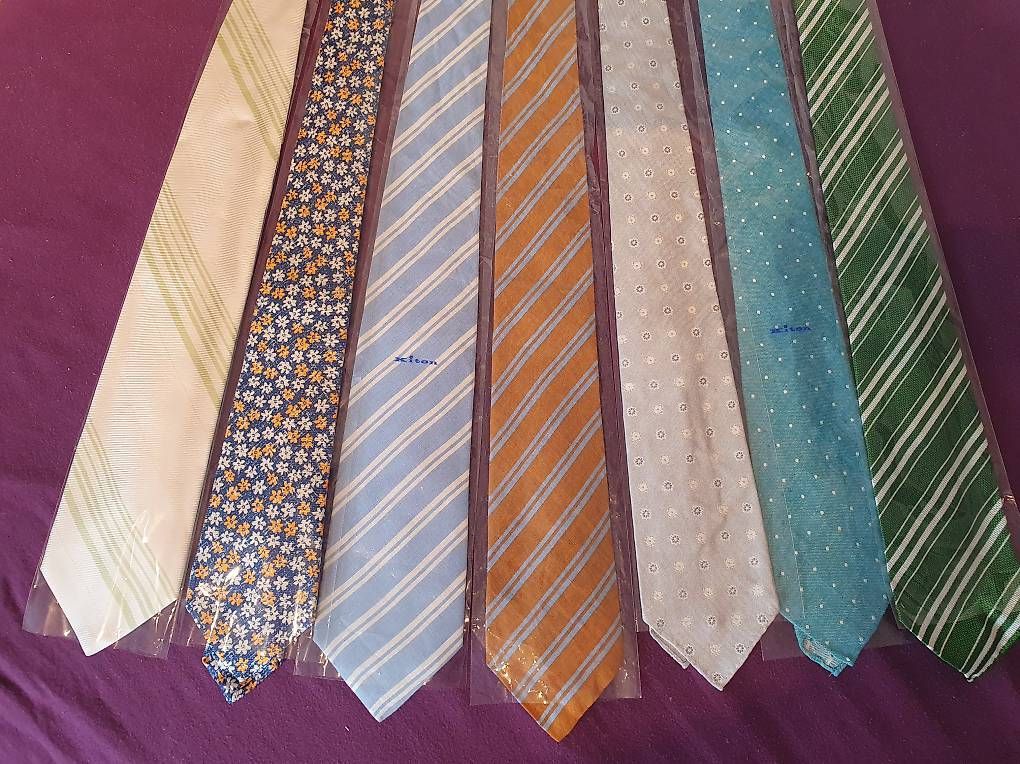 Cravatte: KITON 7-fold Krawatten Neu / Preis pro Stk. – Nuovo e nell'imballaggio originale da Zürich venduto da hydrogenfluorid