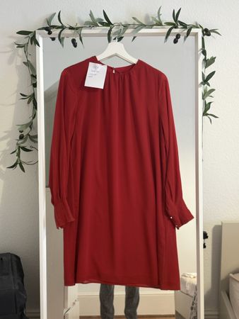 Robe femme rouge, col rond, h&m, taille 40, jamais utilisé