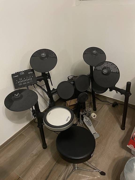 Yamaha Strumenti musicali: E-Drum Yamaha DTX482K - Schlagzeug – Usato da Kaltbrunn venduto da Francesca1983