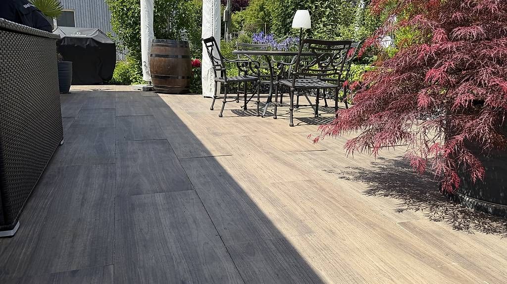 Bodenbeläge: Gartenplatten in Holzoptik – Gebraucht aus Stein am Rhein von speedi26