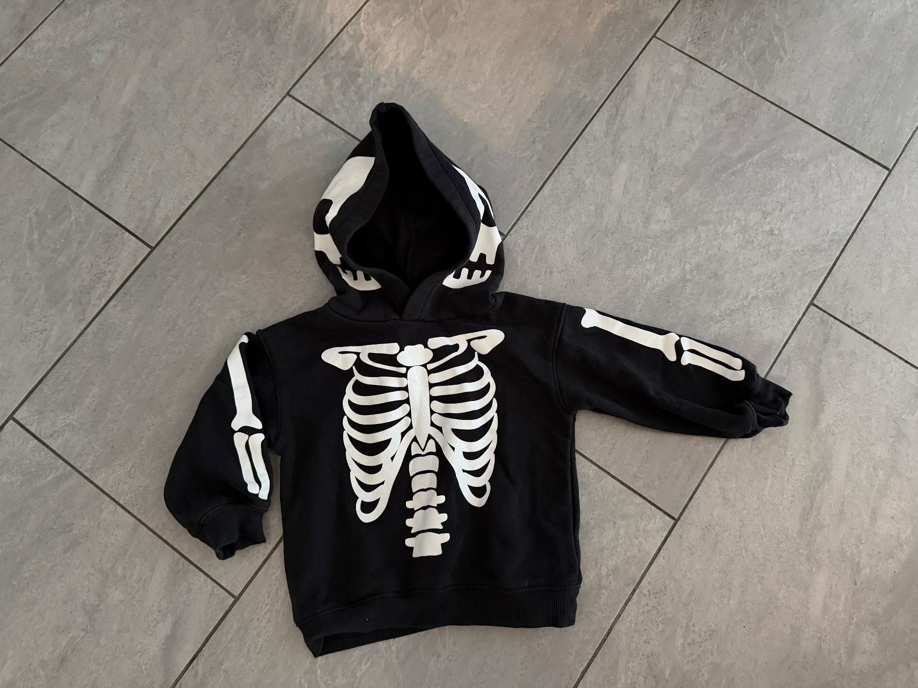 H&M Maglioni & Felpe: Hoodie und Handschuhe - Grösse 92 - H&M – Usato da Bülach venduto da Loredana13 1