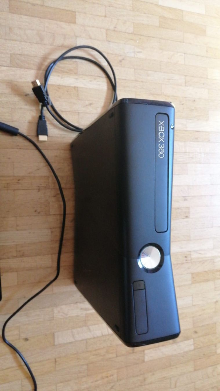 Microsoft Console: Xbox 360 + Kinect, manette compatible, kit conduite, 21jeux – Usato da Genève venduto da tremmetri 2