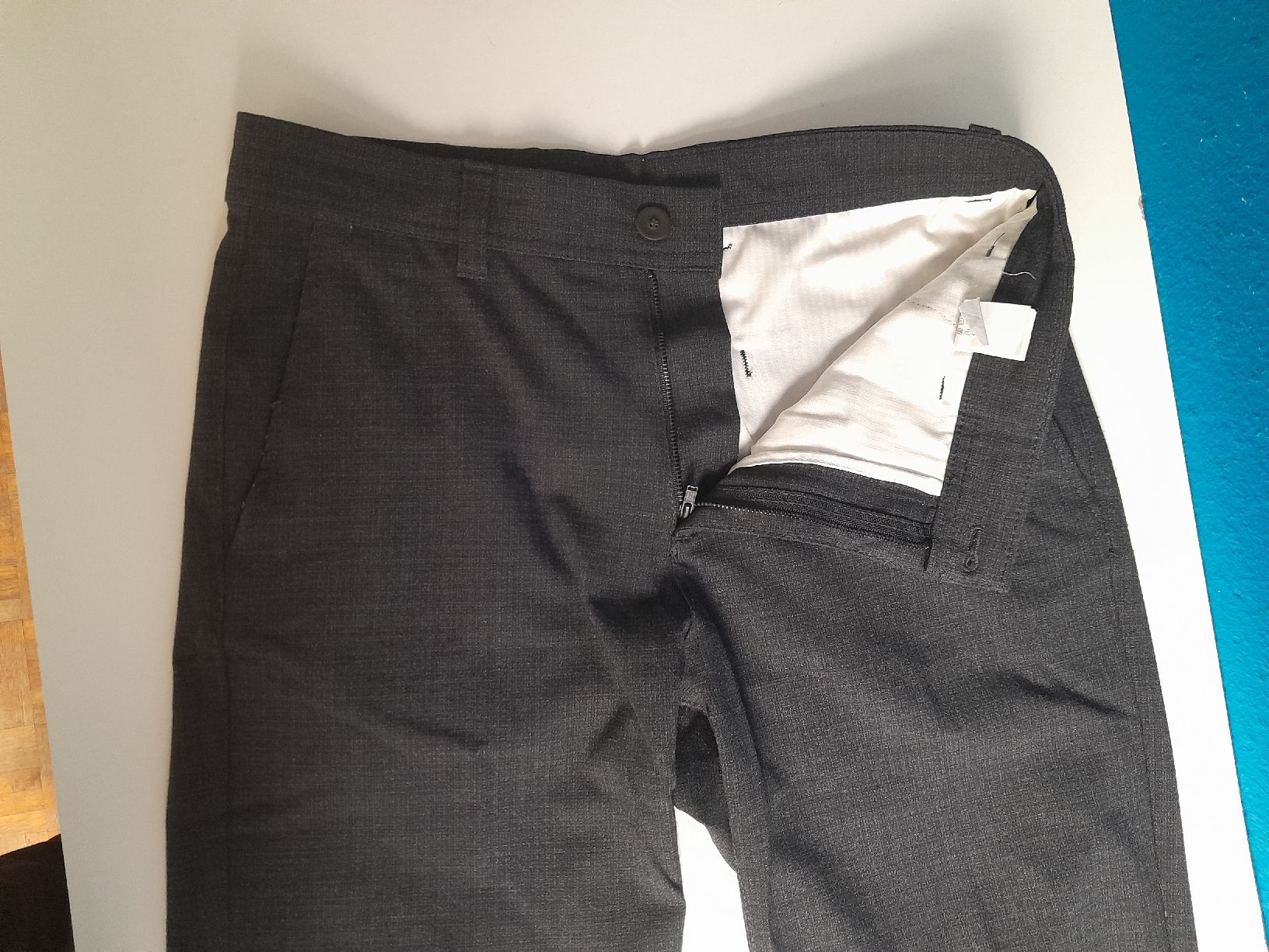 Zara Pantaloni: pantalon zara taille 38 gris chiné – Usato da Genève venduto da ang_fd8z 1