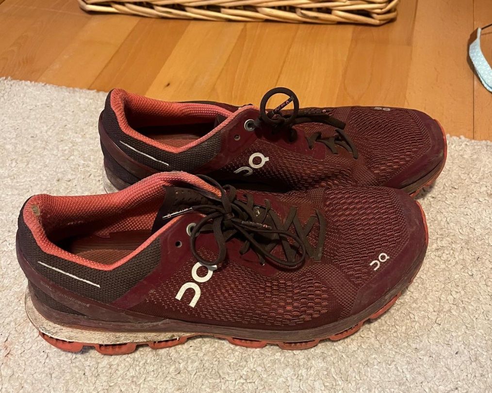 On Scarpe da donna: On Cloud Schuhe – Usato da Zürich venduto da sar_tt2d 1