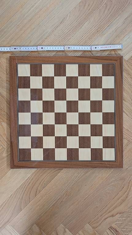 Giochi: Scacchiera smaltata 42 x 42 cm – Usato da Breganzona venduto da SamuelEberhardt