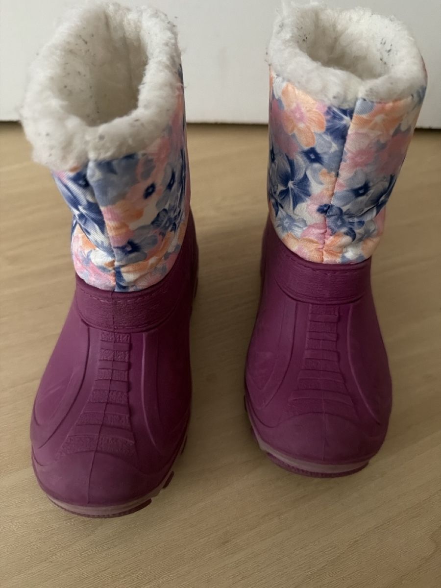 Scarpe per ragazze: Winterstiefel Grösse 28 mit Leuchteffekt – Usato da Rotkreuz venduto da Bikiii87