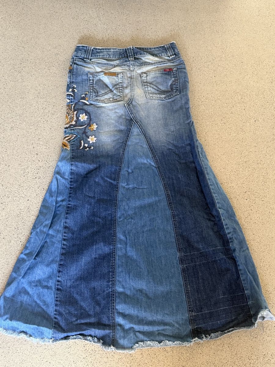 Gonne: Jupe longue en jean style patchwork brodée taille 36 38 – Usato da Brugg AG venduto da christelleamanda 1