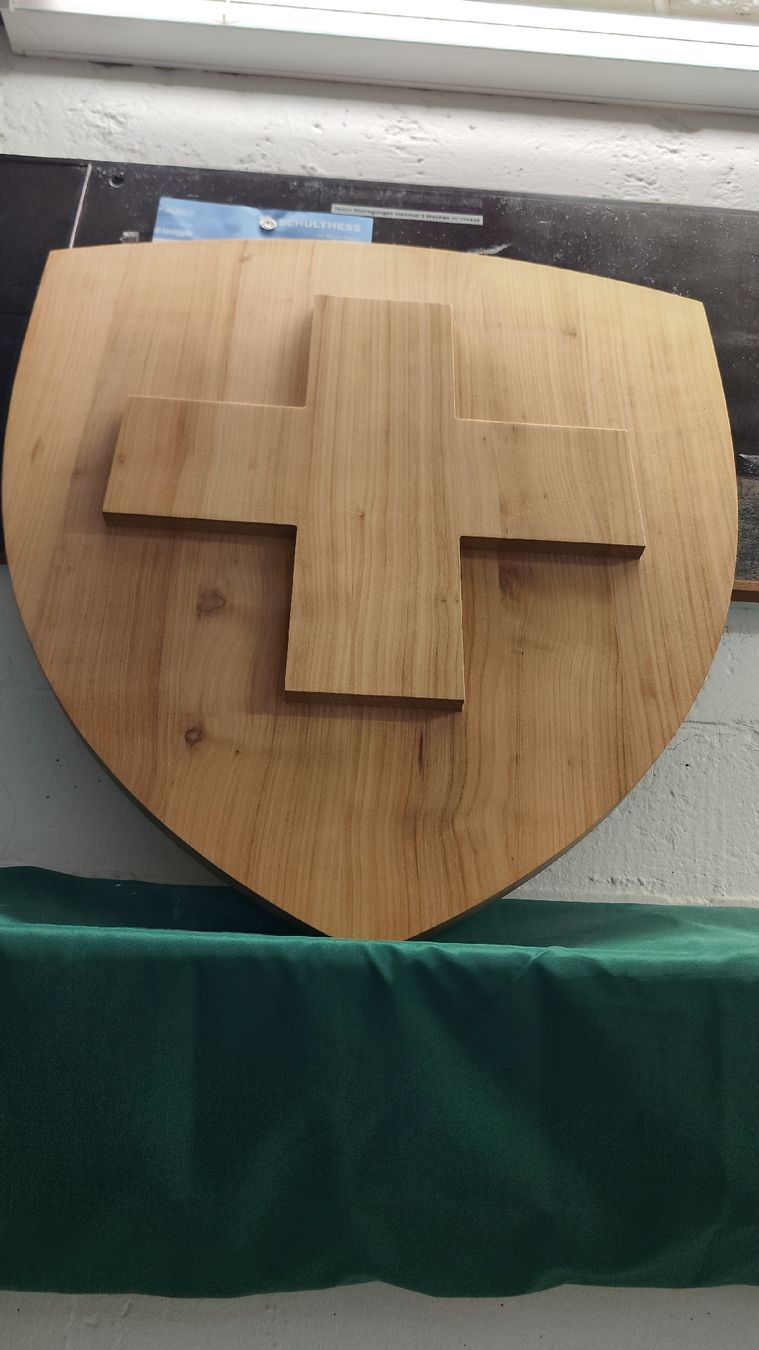 Articoli in legno: Schweizer Wappe 66cm x 60cm aus massivem Kirschholz – Nuovo (secondo la descrizione) da Zürich venduto da turbopuz 2