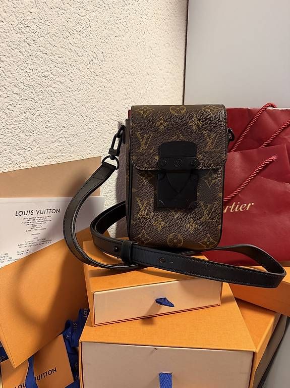 Sacs: Sacoche Louis Vuitton  – D'occasion à Attalens par Fredosss