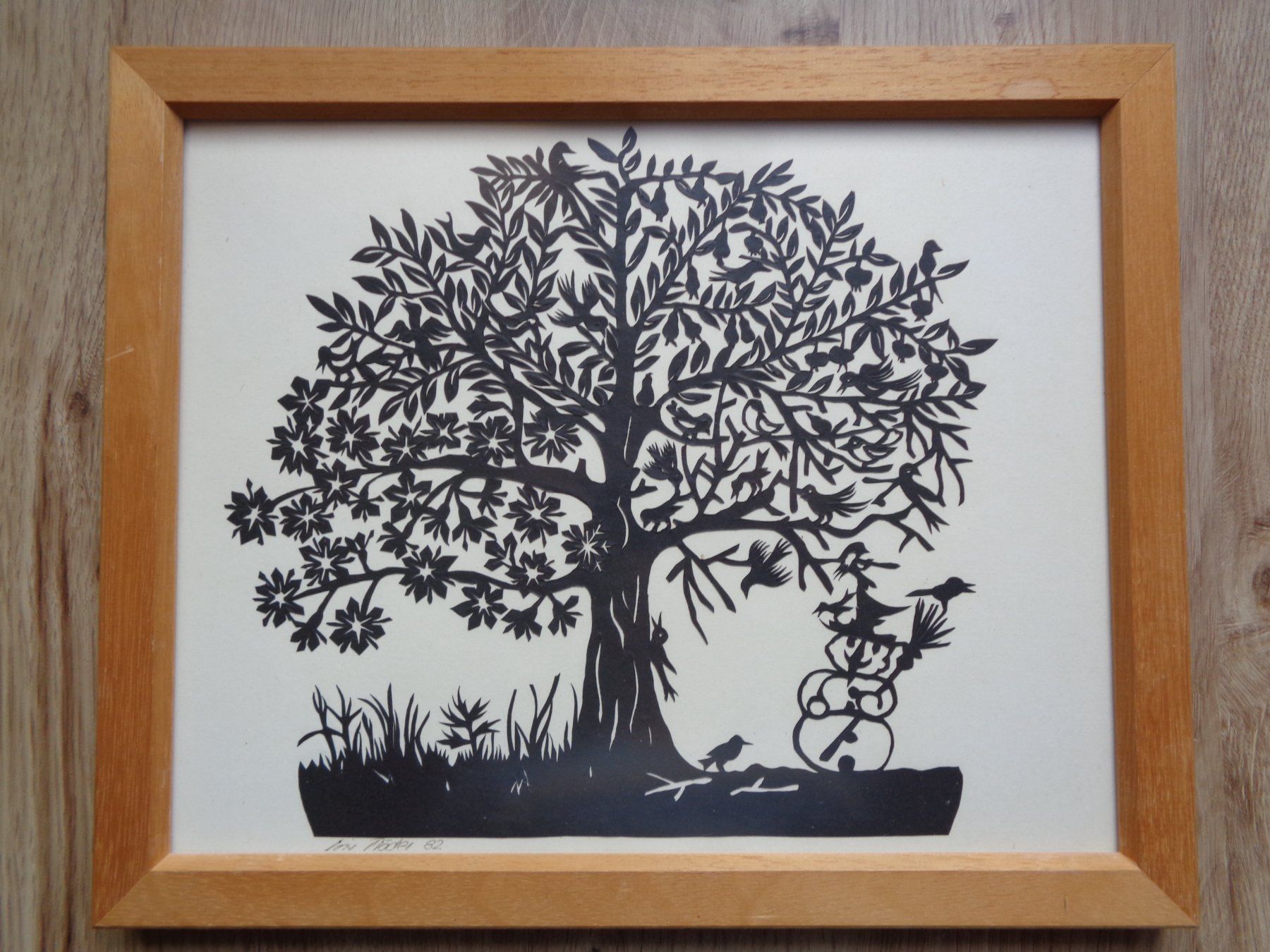 Grafica & Litografie: ORIGINAL SCHERENSCHNITT BAUM VÖGEL SIGN. IRIS MÄDER – Usato da Henggart venduto da linda666