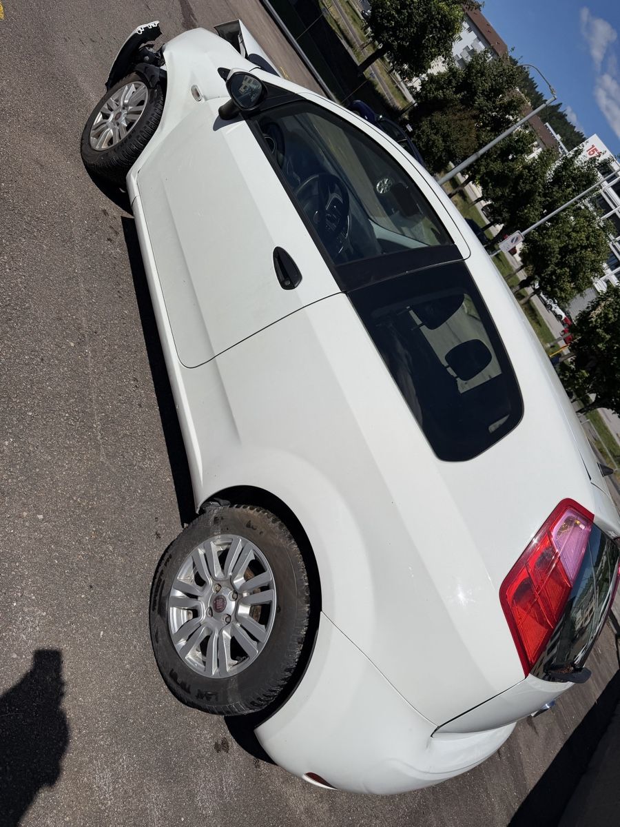 Fiat Automobili: Fiat punto  – Difettoso da La Chaux-de-Fonds venduto da Transportchezmax 6