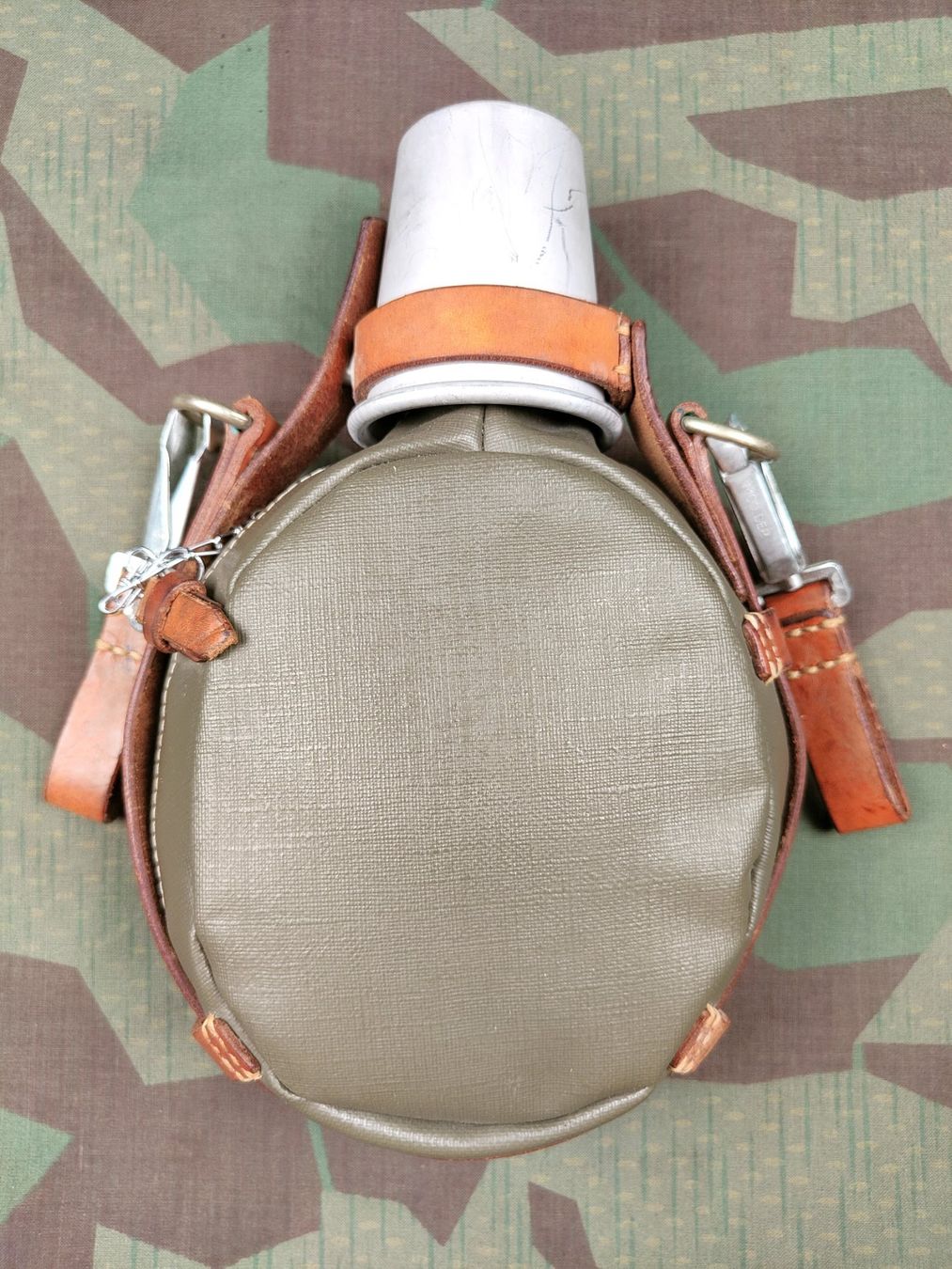 Schweizer Armee Uniformi: Labeflasche Ord. 1933, Variante 3 – Usato da Bauma venduto da SwissMilitaria