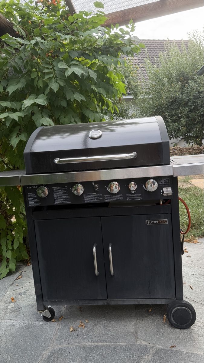 Grils: Gasgrill schwarz 4-Brenner – D'occasion à Glattfelden par Sparina 1