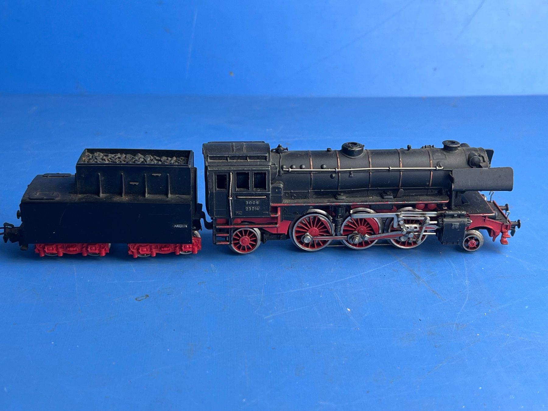 Märklin Modelleisenbahnen: Märklin Lock mit Tender ca. 28 cm lang. 003 160-9 – Gebraucht aus Unterengstringen von Gustav03 1