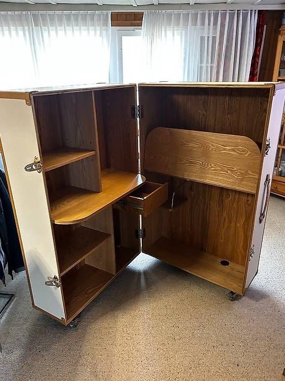 Scrivanie: Bürotisch/Schrank – Usato da Horgen venduto da Ursi011