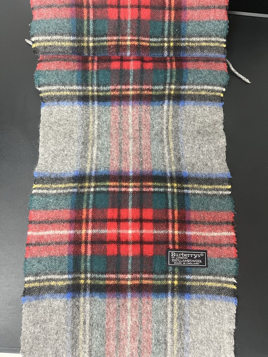 Burberry Foulard & Sciarpe: Echarpe Burberry authentique gris à motif – Nuovo (secondo la descrizione) da Les Avanchets venduto da ldn.shop 2