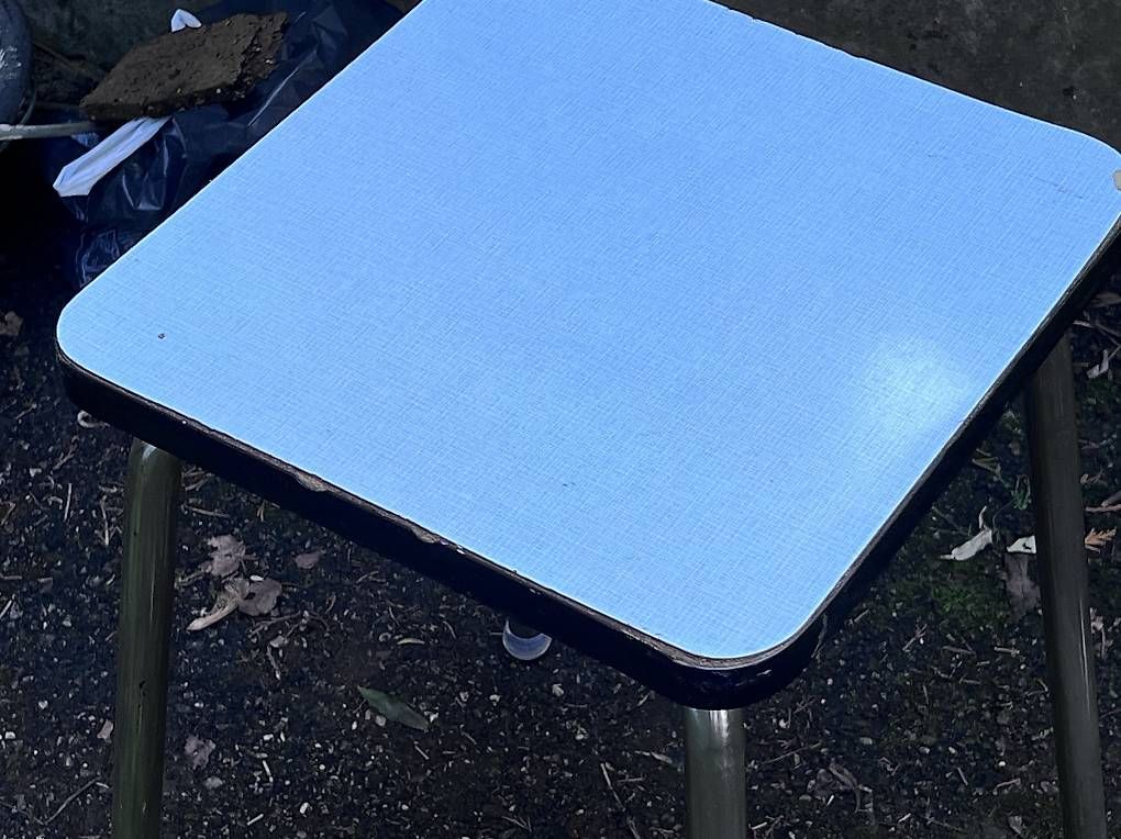 Sgabelli: Tabouret bleu ciel Formica  – Usato da chambésy venduto da mattheyv 3