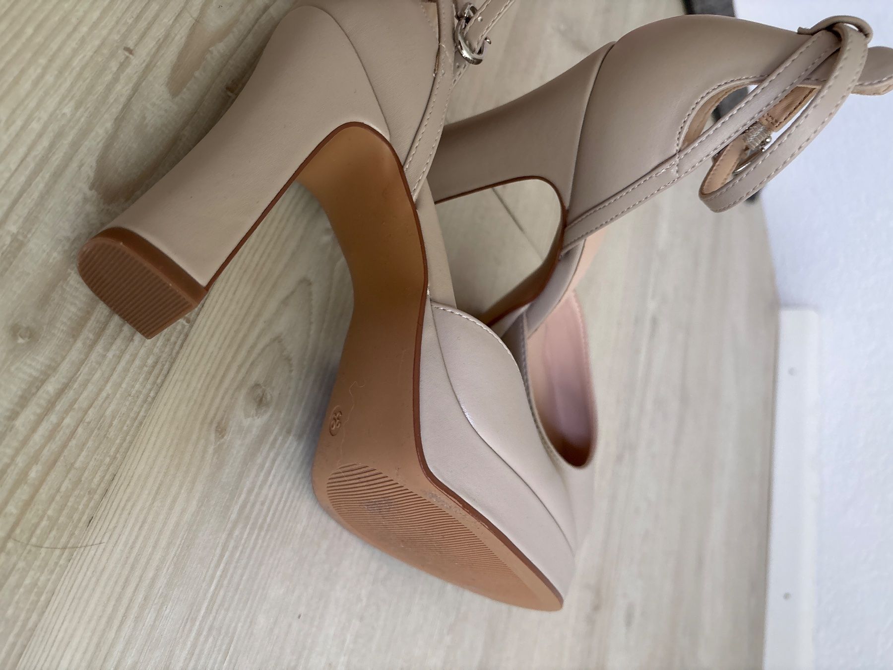 Dosenbach Damenschuhe: Pumps Catwalk 39 – Gebraucht aus therwil von ayumi991 2